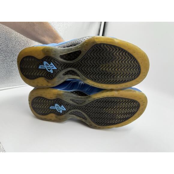 Athletic_Shoes